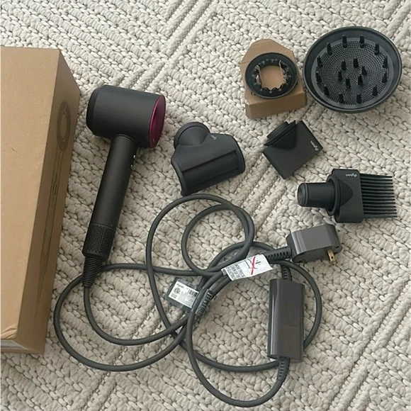 Dyson Supersonic Hair Dryer with Attachments - Picture 2 of 8